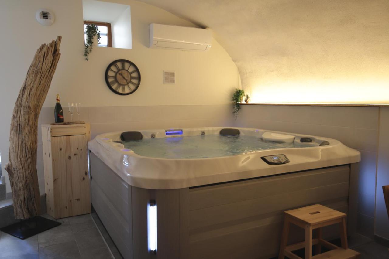 Gite De Charme Haut De Gamme Avec Jacuzzi Et Sauna Privatifs Donzere Ngoại thất bức ảnh